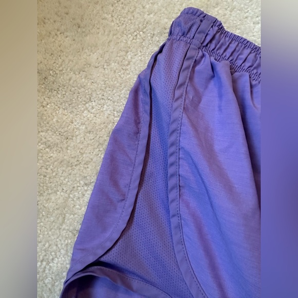 Nike Women's Athletic Shorts in Purple XL - Picture 3 of 5